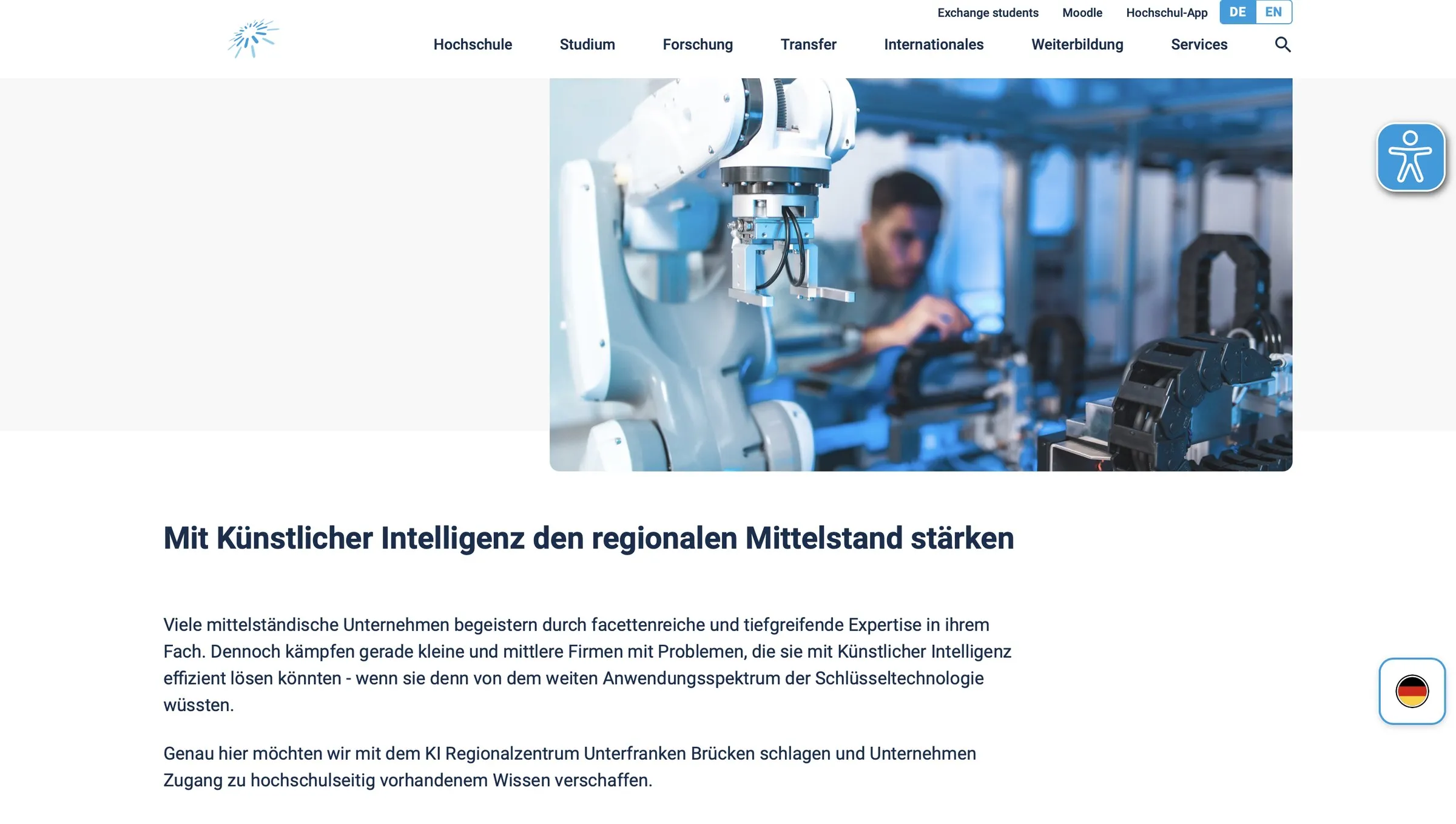 Alte Seite des KI Regionalzentrums Unterfranken im Auftritt der Hochschule: Foto eines Roboterarms, darunter die Überschrift „Mit Künstlicher Intelligenz den regionalen Mittelstand stärken“ und zwei Absätze Text.